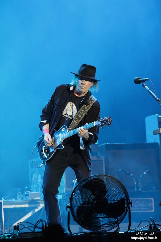 S JCyD 060632-Neil Young & Crazy Horse