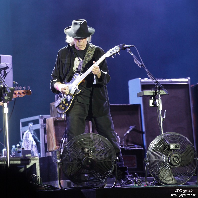 S JCyD 060654-Neil Young & Crazy Horse